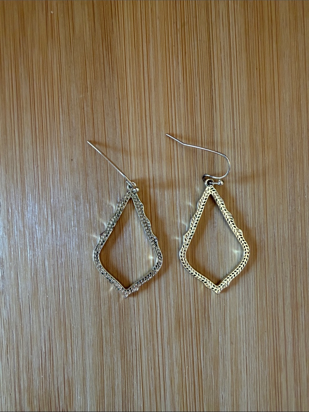 Kendra Scott Sophia Drop Earrings in Gold